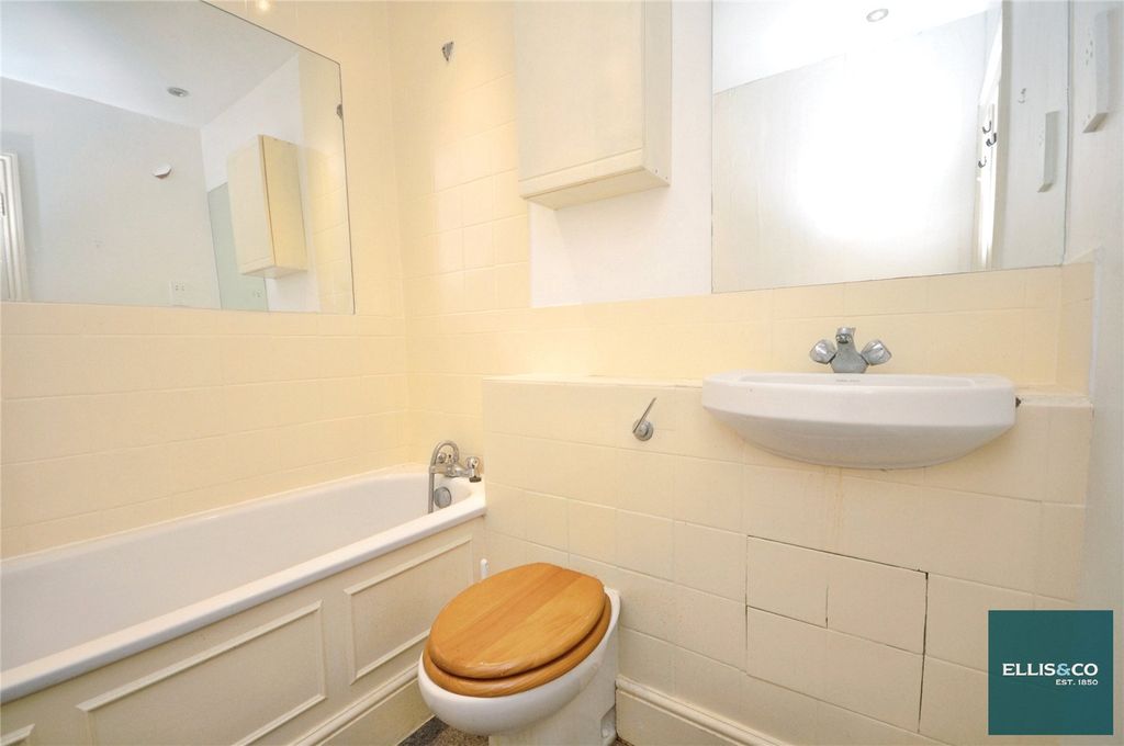 Property photo 3 of 8 Picture No. 19