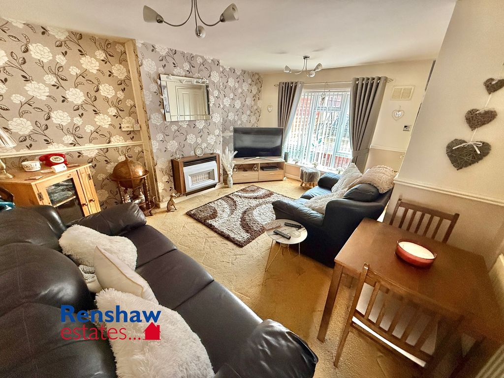 Property photo 2 of 11 L