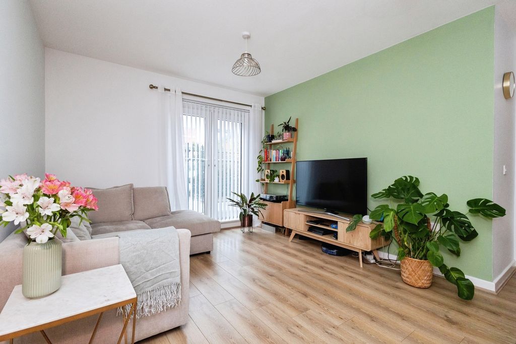 Property photo 2 of 17 Photo