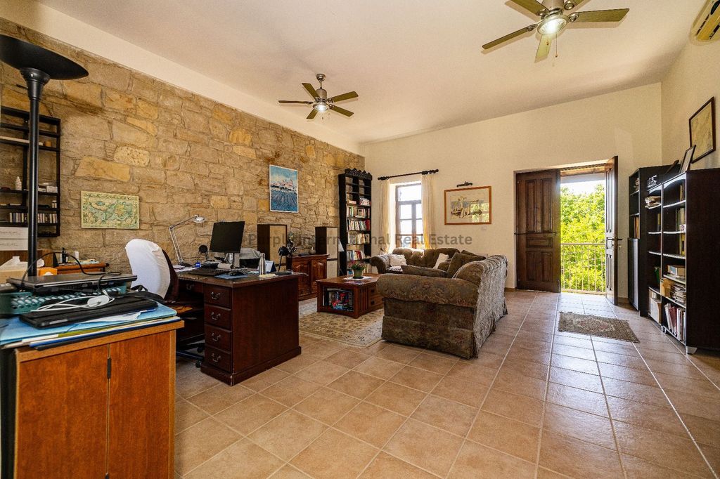 Property photo 3 of 36