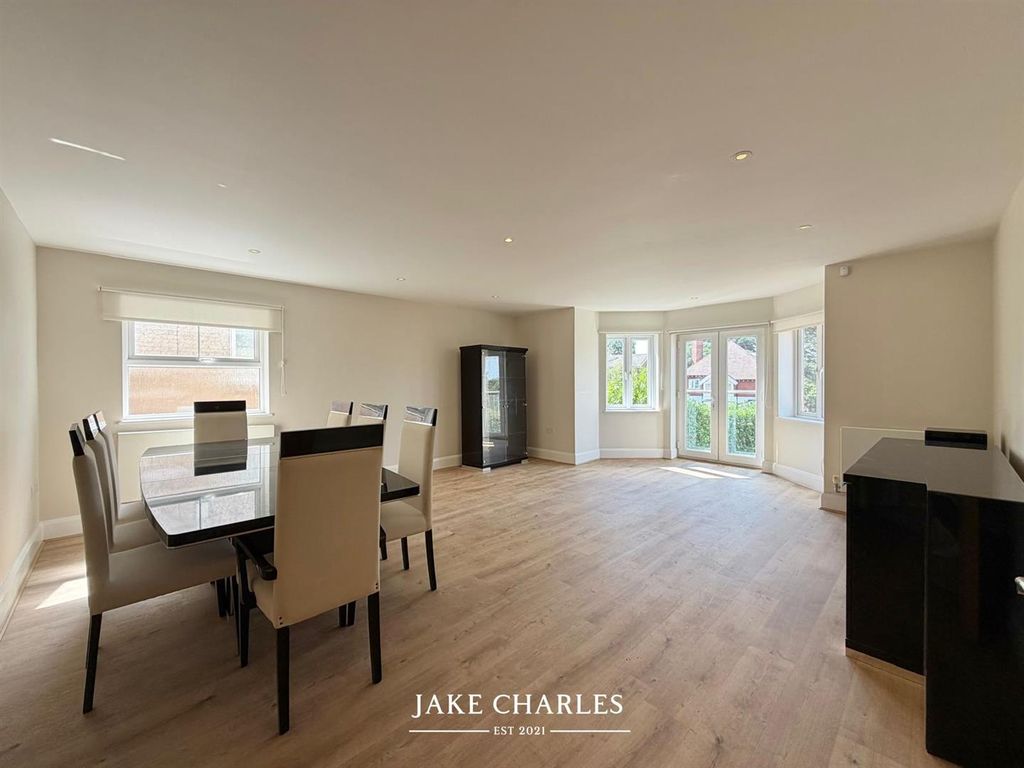 Property photo 2 of 17 1355F948-B27E-499E-A3c6-0d05Ff6117Eb.Jpg