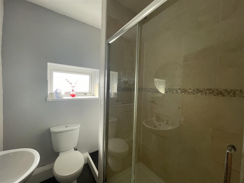Additional image 7 of 3 bed flat to rentCampbell Road, Llandybie, Ammanford SA18