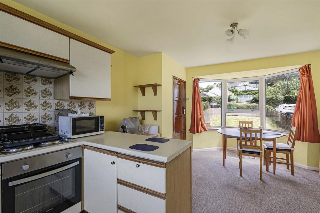 Property photo 3 of 19 Kitchen