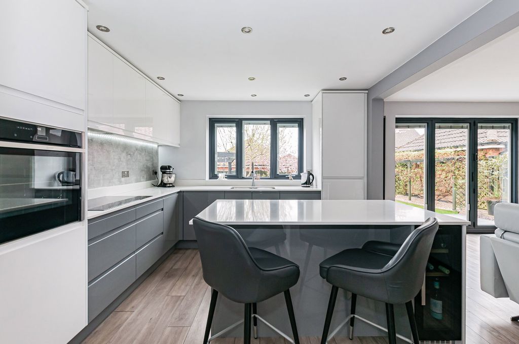 Property photo 3 of 36