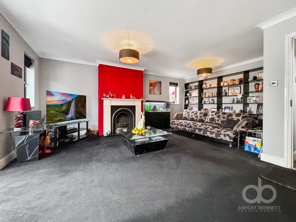 Property photo 2 of 31 02
