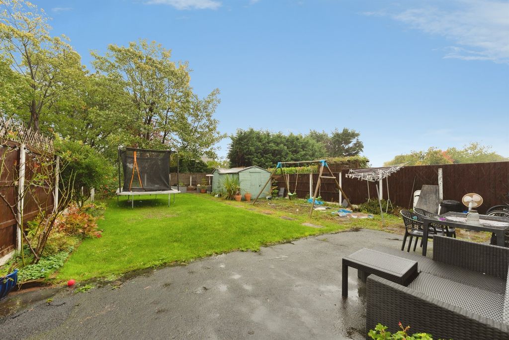 Property photo 2 of 20