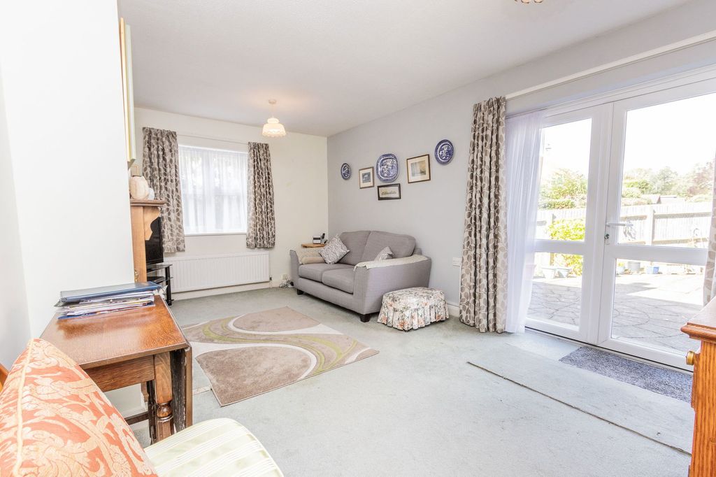 Property photo 2 of 8