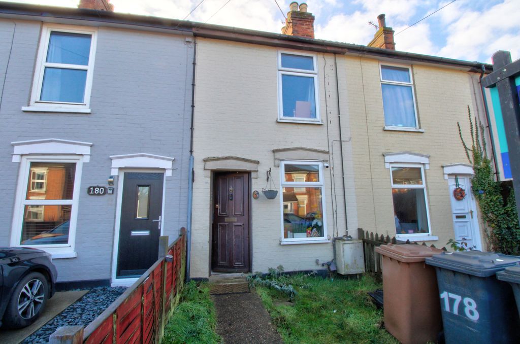 Property photo 1 of 7 Front