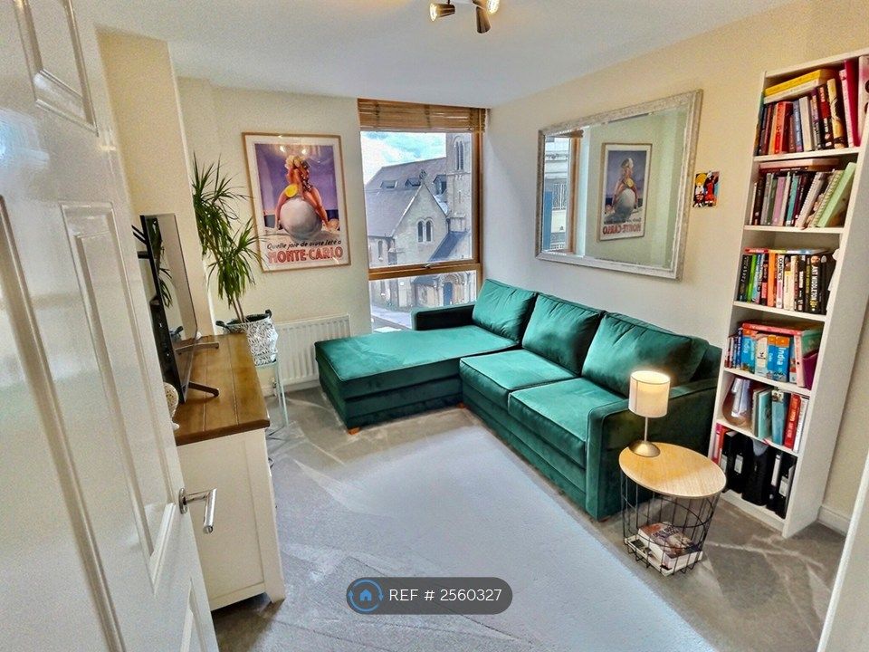 Property photo 1 of 11 Lounge
