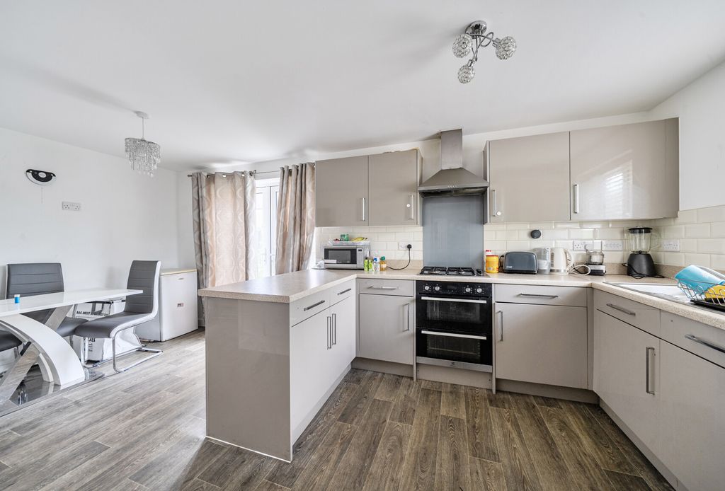 Property photo 2 of 25 1458560-11-6A0c2B...