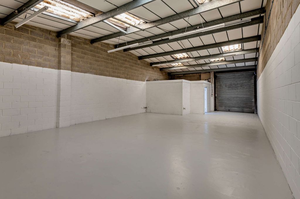 Property photo 2 of 24 Picture No. 32