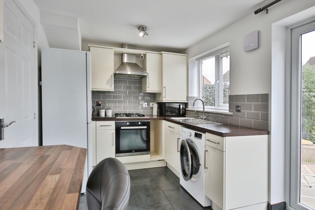 Property photo 2 of 17 3978054
