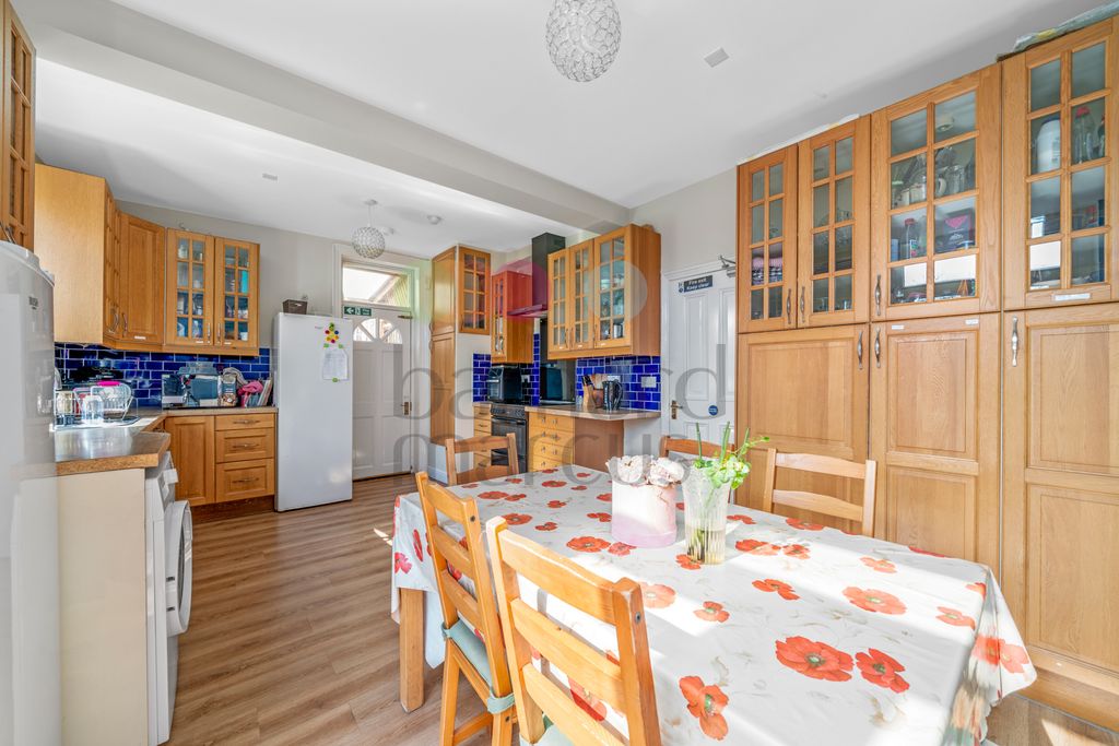 Property photo 3 of 7 Kitchen