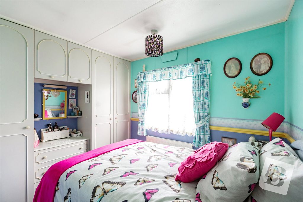 Property photo 2 of 14 Bedroom