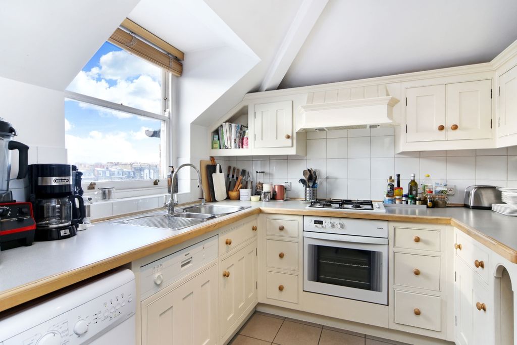 Property photo 3 of 10 Ph11_790798_Low