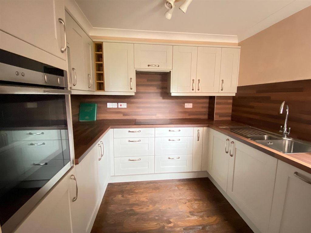 Property photo 3 of 14 Kitchen.Jpg