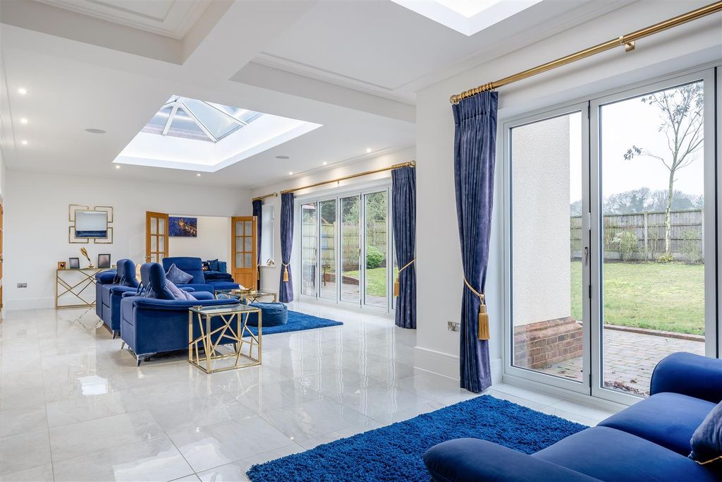 Property photo 2 of 41 8677273-Interior18.Jpg