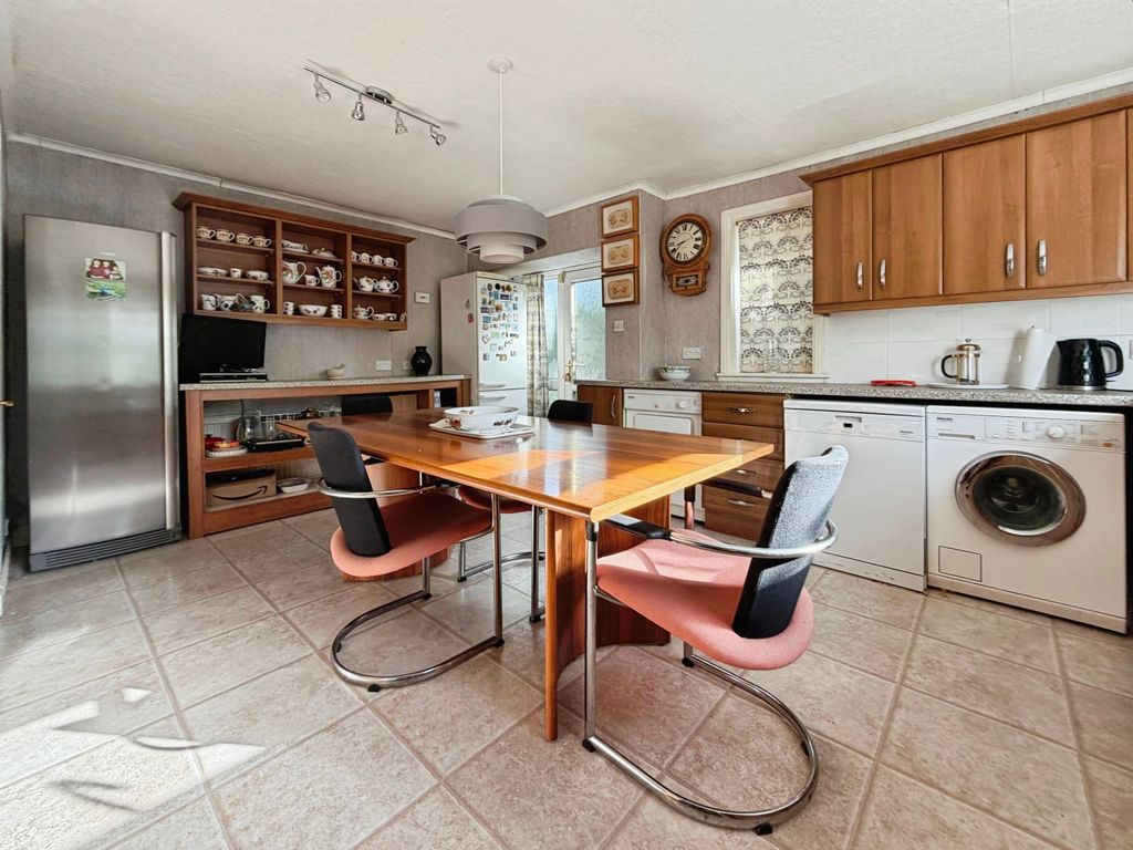 Property photo 3 of 14 Dining Kitchen