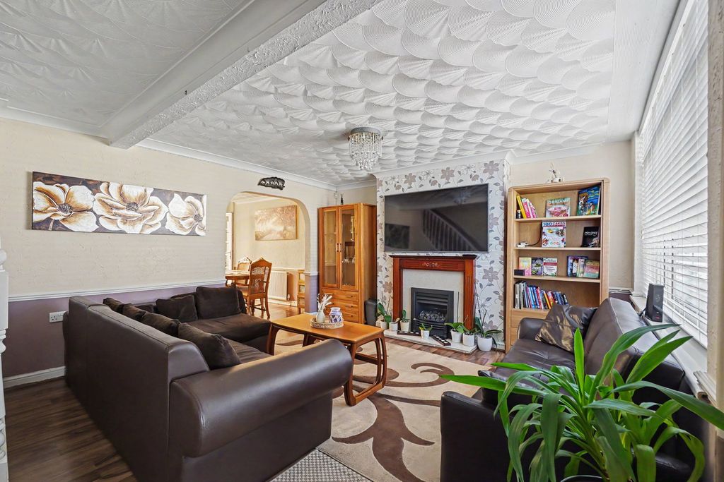 Property photo 2 of 31