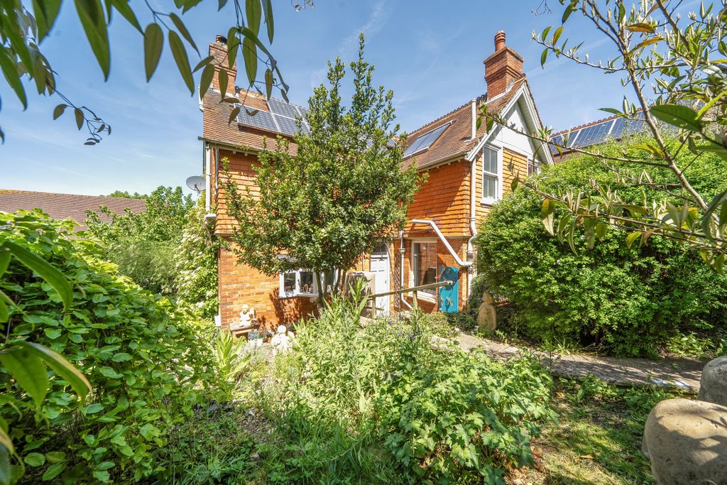 Property photo 1 of 32