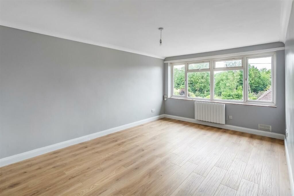 Property photo 3 of 10 Living Room