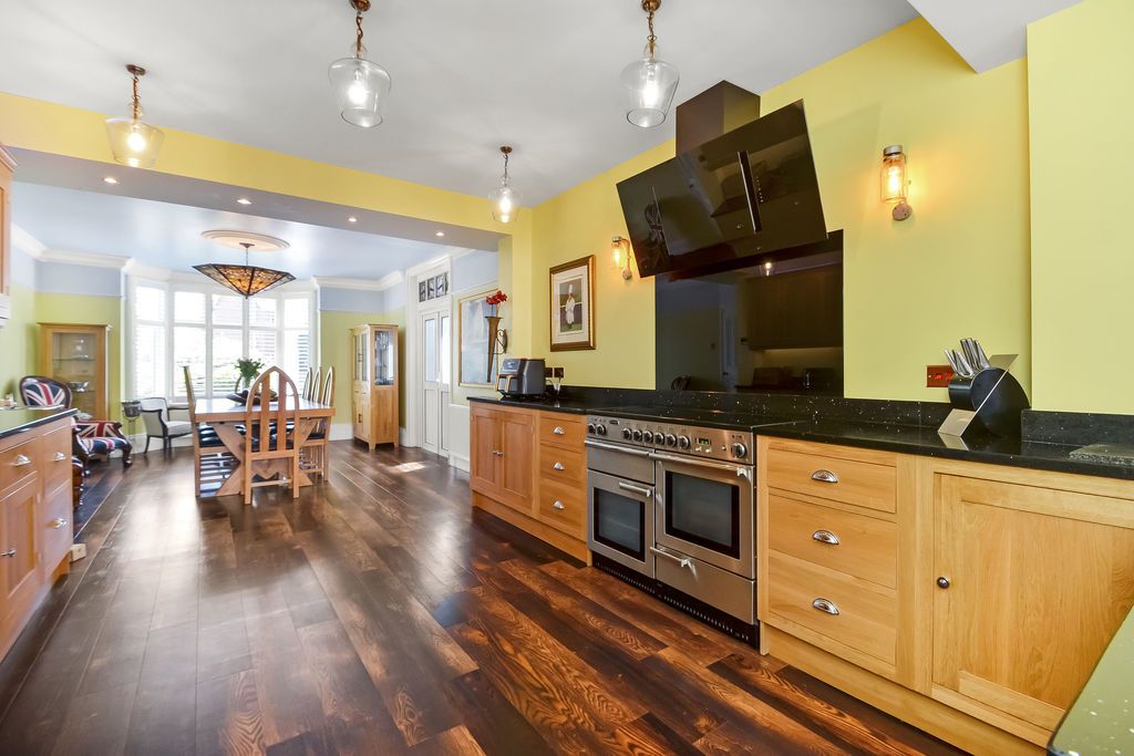 Property photo 2 of 22 Kitchen/ Dining Area