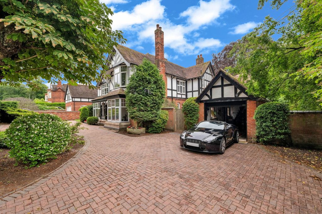 Property photo 2 of 43