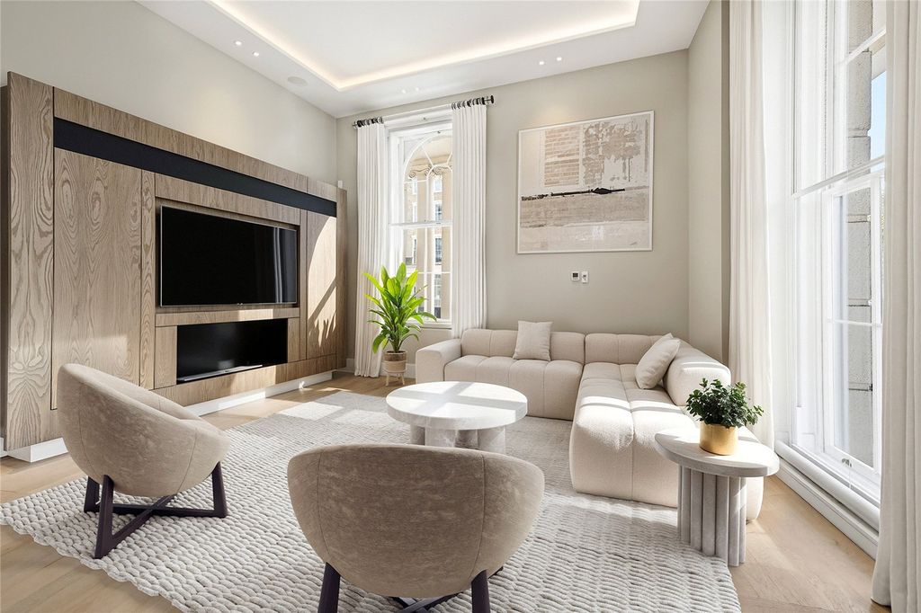 Property photo 3 of 10 Reception