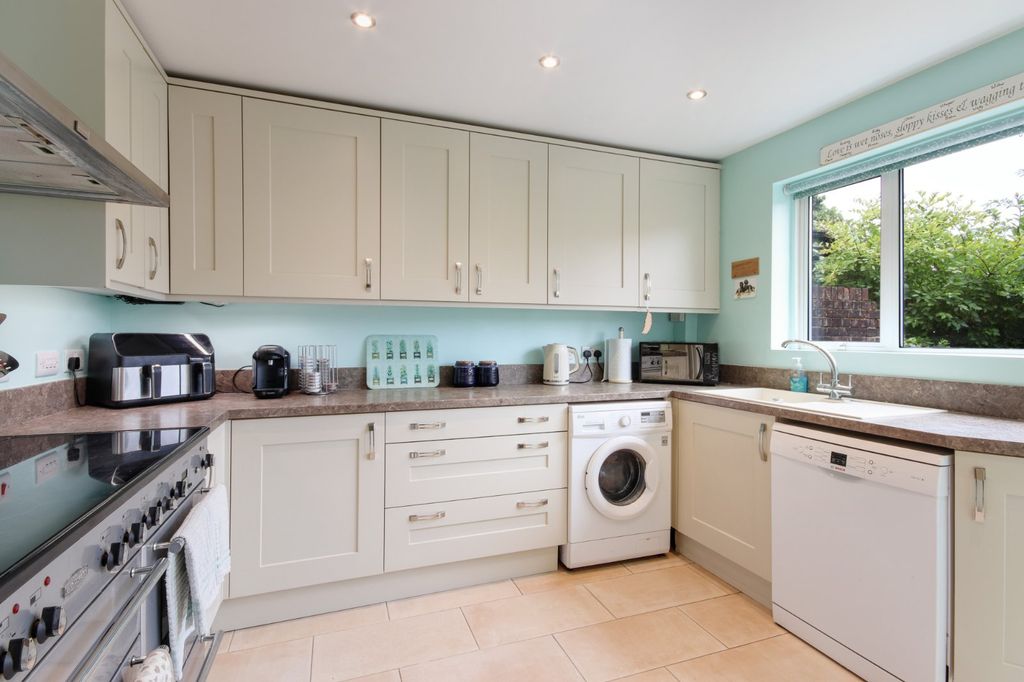 Property photo 2 of 17 Kitchen