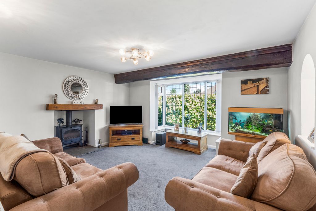 Property photo 2 of 12 Lounge