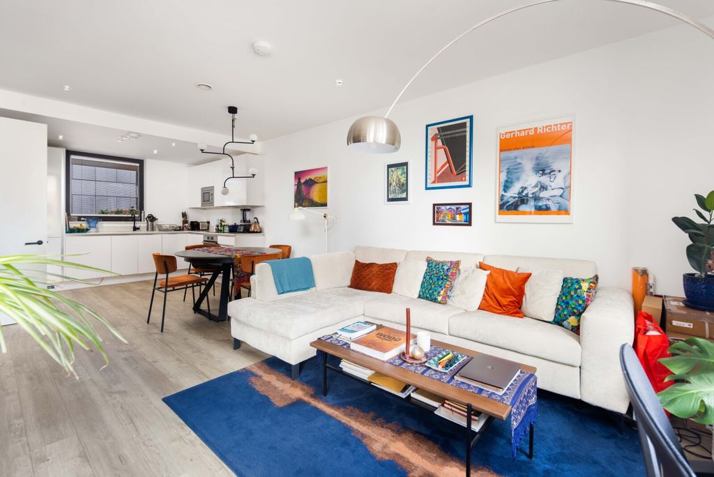 Property photo 2 of 21 Picture No. 11