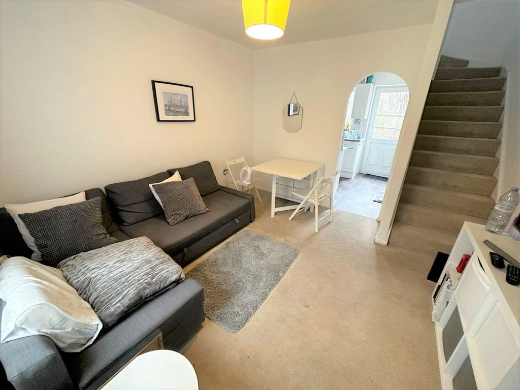 Property photo 1 of 7 Living Room