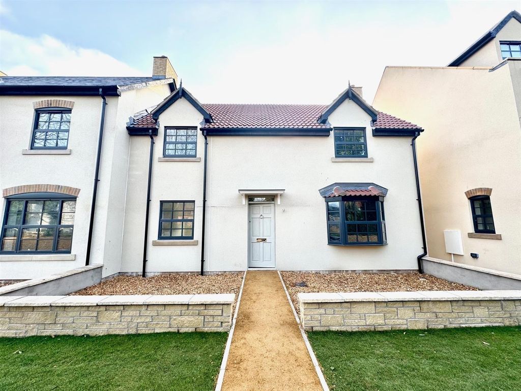 Property photo 1 of 10 3 Bloomery Gardens