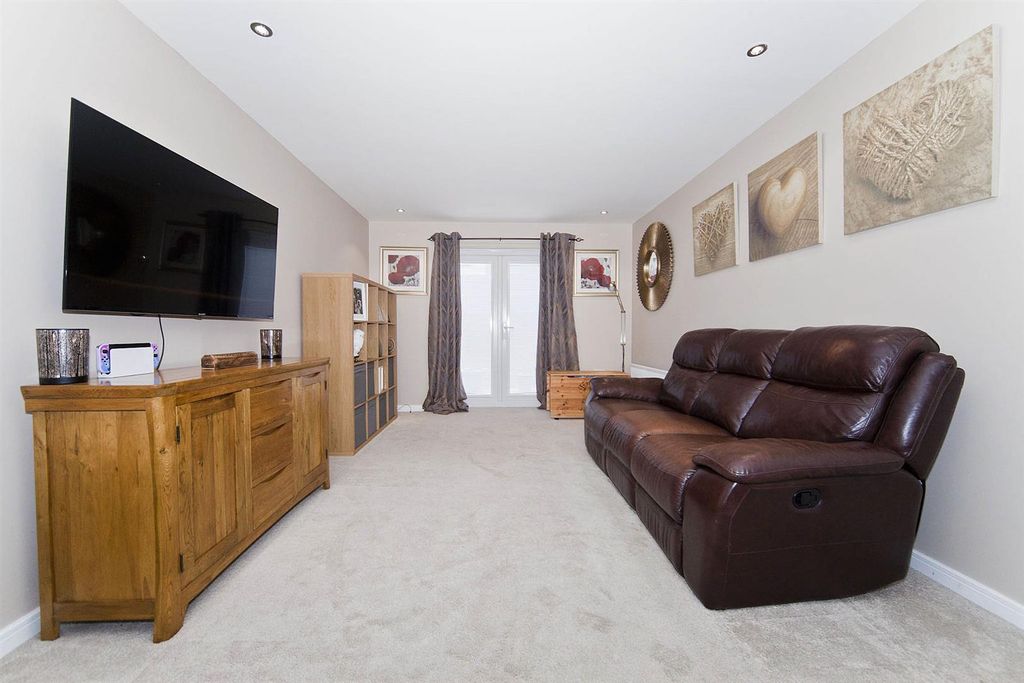 Property photo 2 of 24