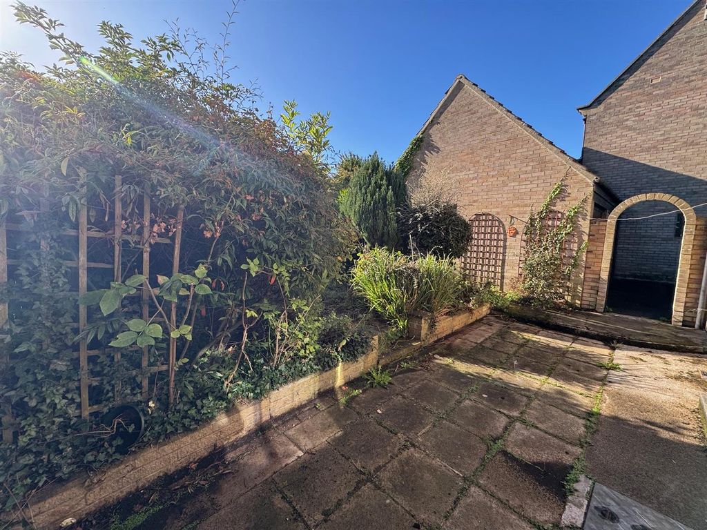 Property photo 3 of 14 Garden.Jpg