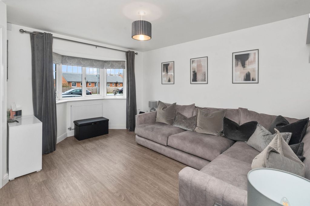 Property photo 2 of 30