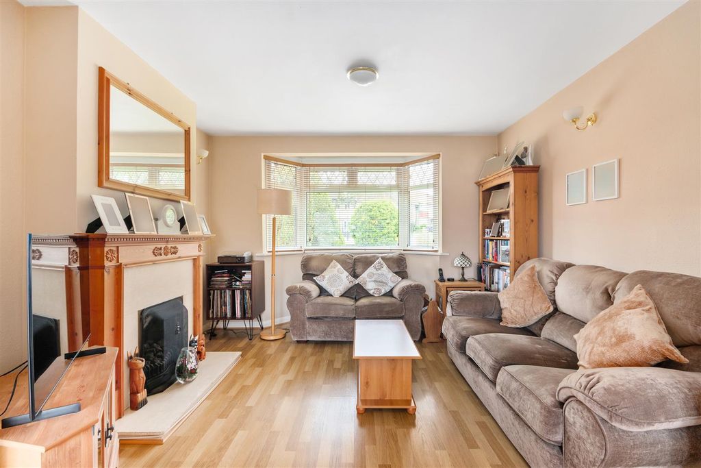 Property photo 2 of 12 Northernhay Road