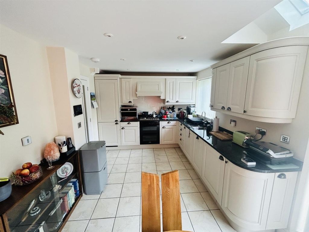 Property photo 3 of 20 01323 438506