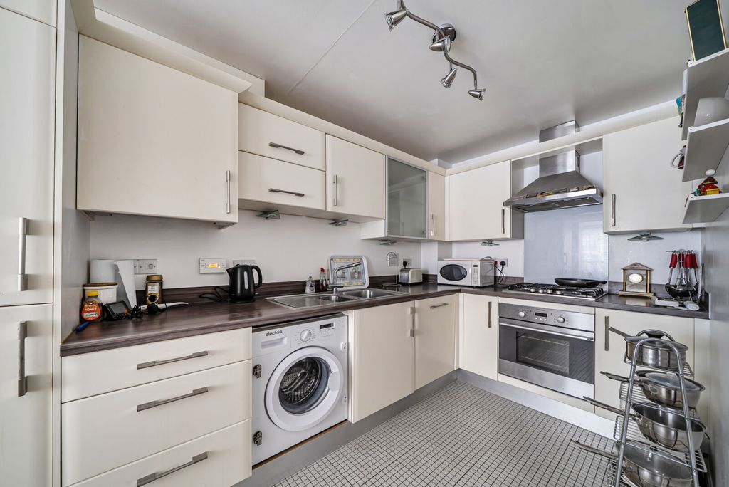 Property photo 2 of 14 1402815-18-69777c...