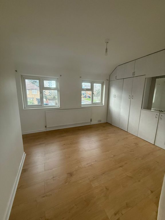 Property photo 3 of 9 Bedroom