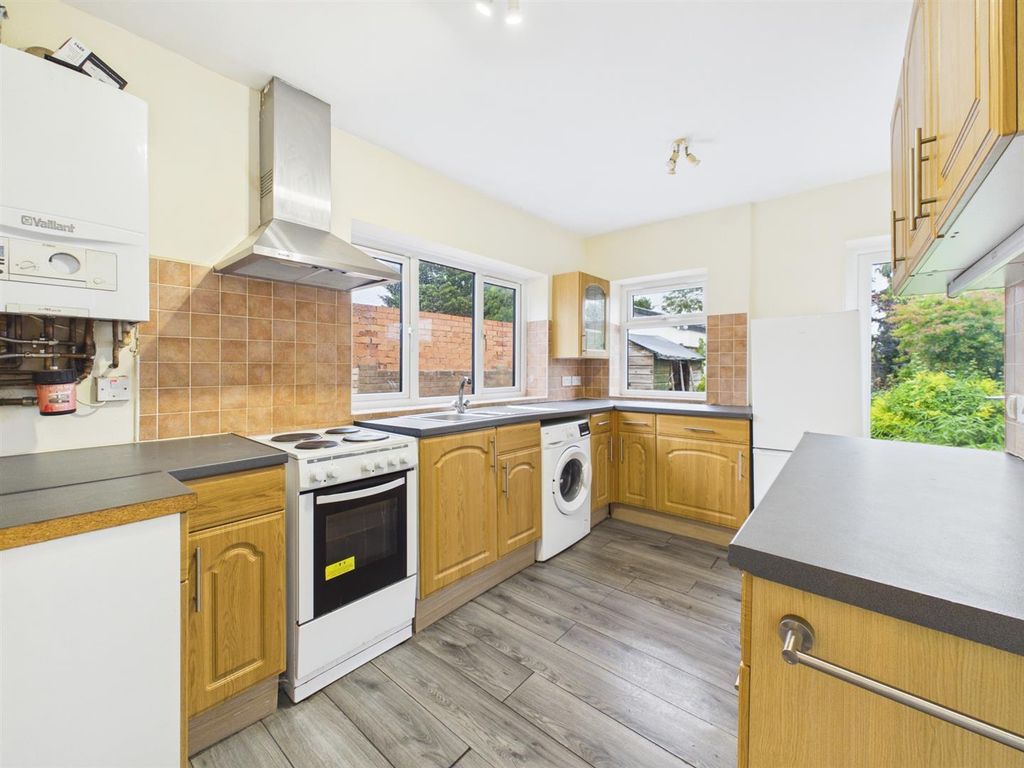 Property photo 3 of 9 Kitchen