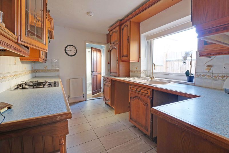 Property photo 3 of 11 Kitchen