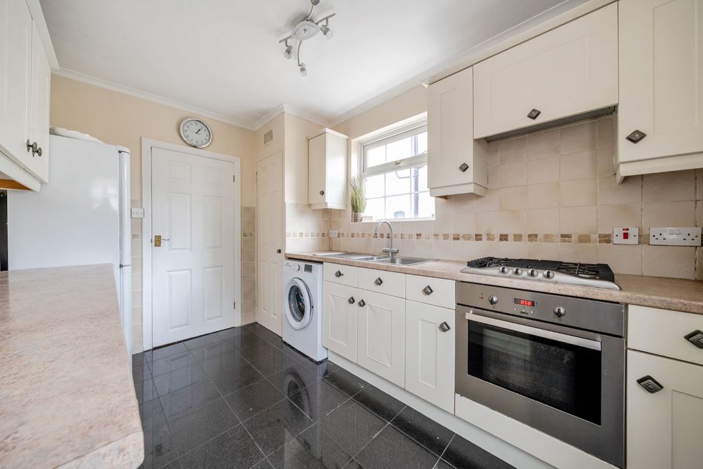 Property photo 3 of 20 Kitchen