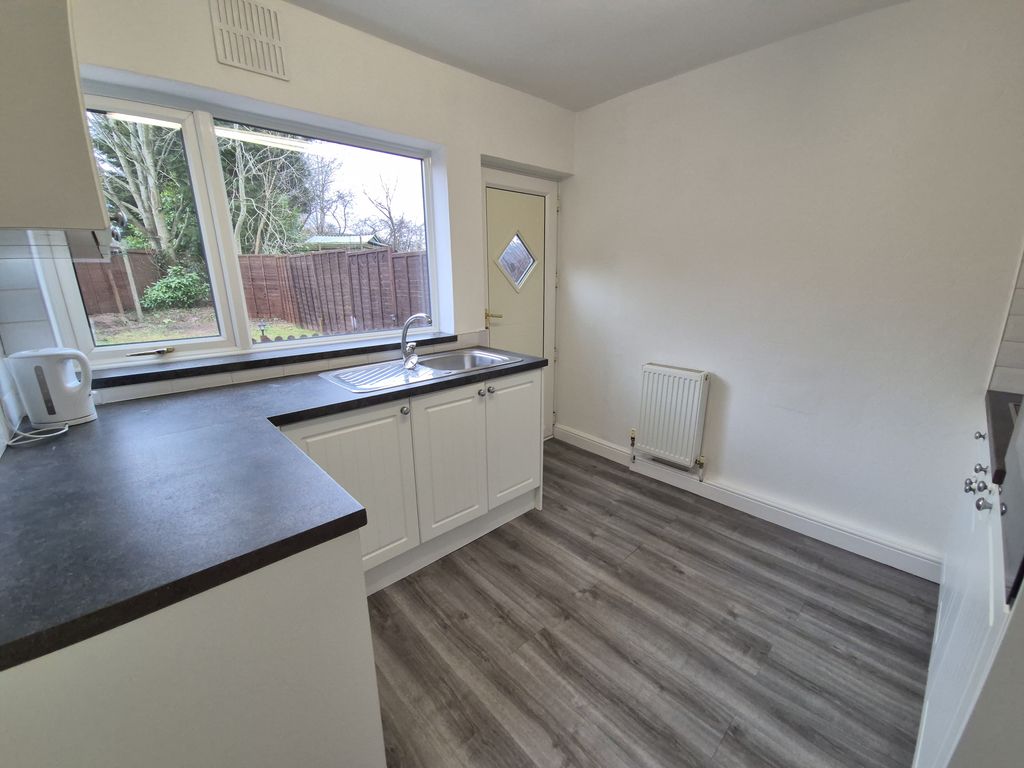 Property photo 3 of 12 Kitchen