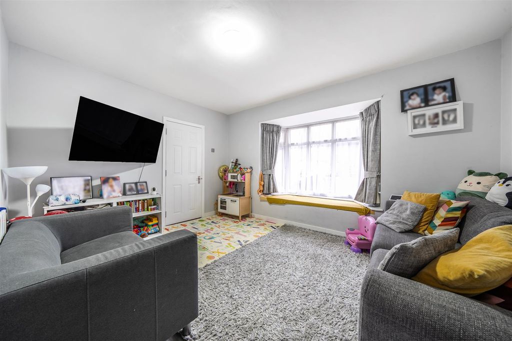 Property photo 2 of 17