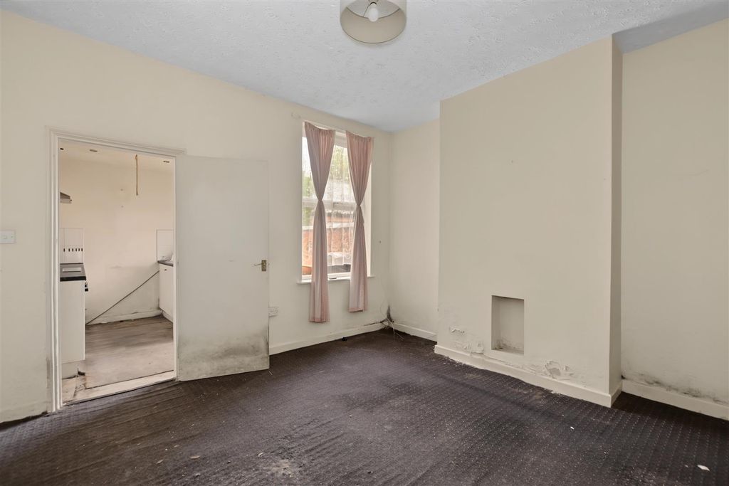 Property photo 3 of 9 Dining Room