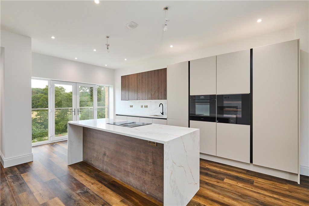 Property photo 3 of 19 Kitchen