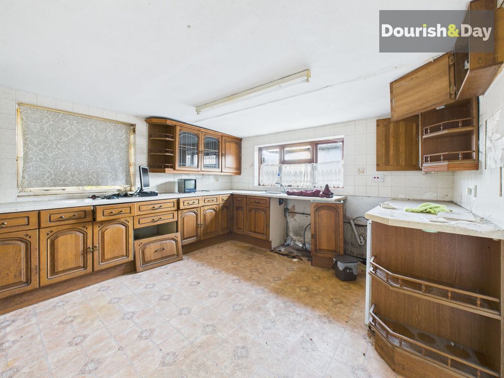 Property photo 2 of 31