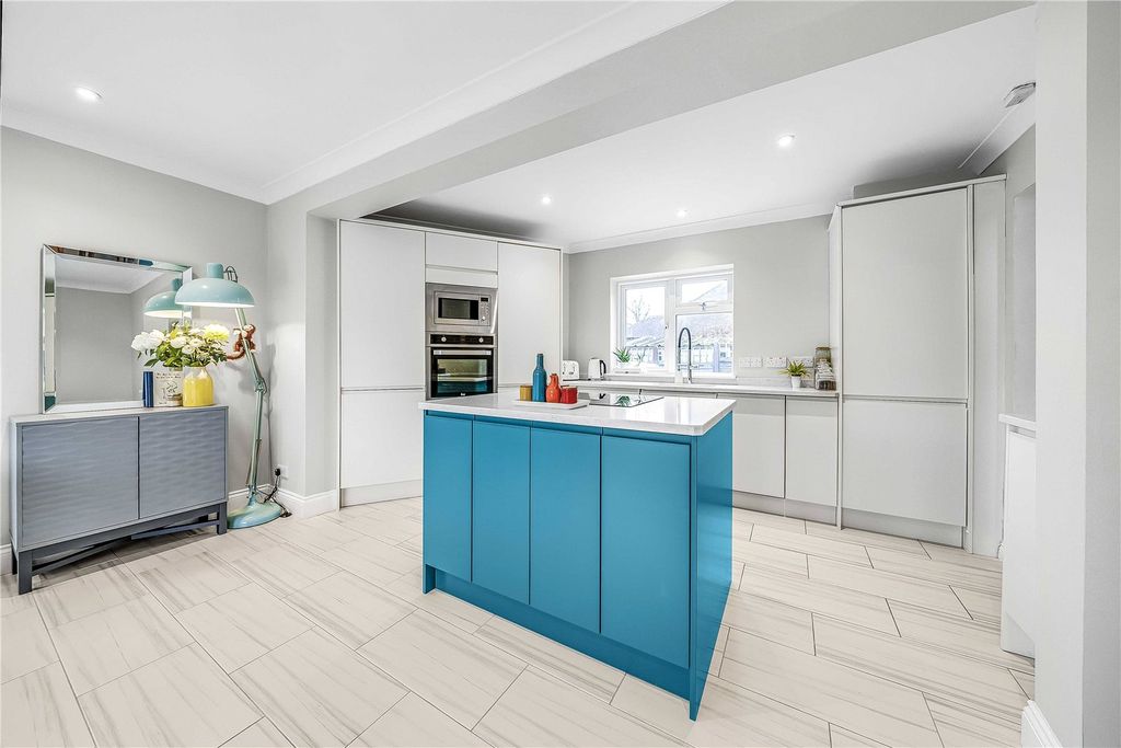 Property photo 2 of 25 Kitchen