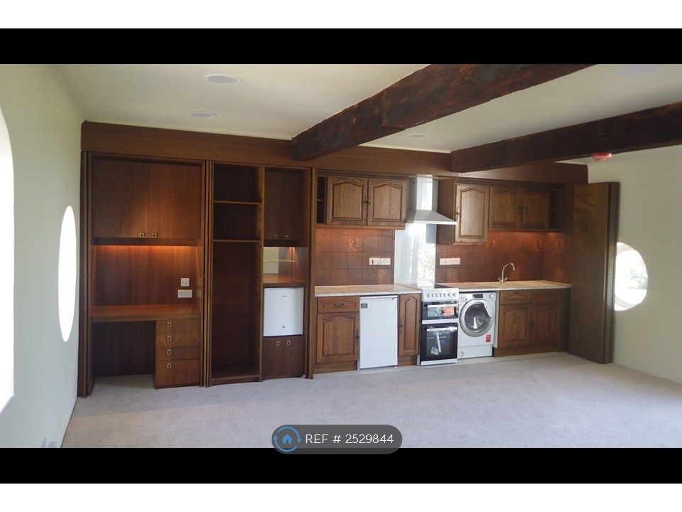 Property photo 2 of 18 Kitchen